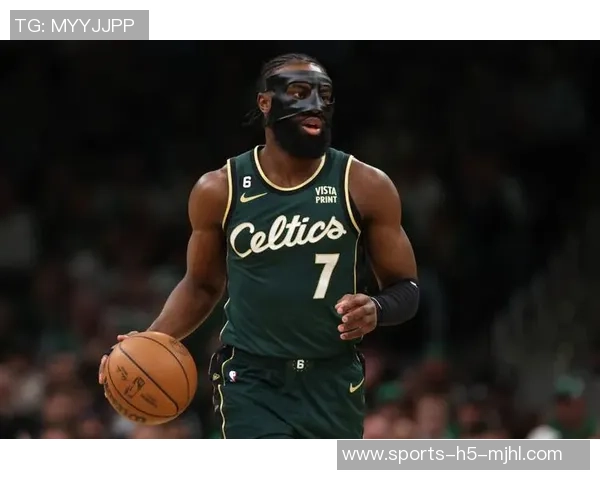 杰伦布朗上半场状态回暖8投4中贡献13分4篮板4助攻表现全面 杰伦布朗上半场状态回暖8投4中贡献13分4篮板4助攻表现全面