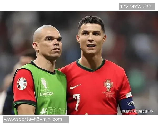 谢文能重返伯纳乌球场十多年后晒童年与C罗球衣合影感慨万千