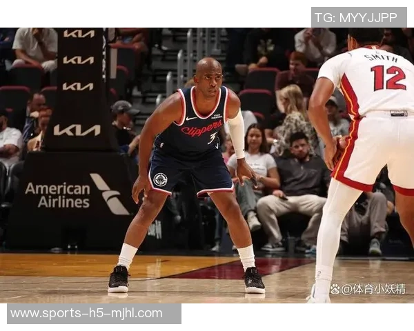 铁林评论保罗临场改战术被遣返事件背后的真实原因与球员战术调整的普遍性